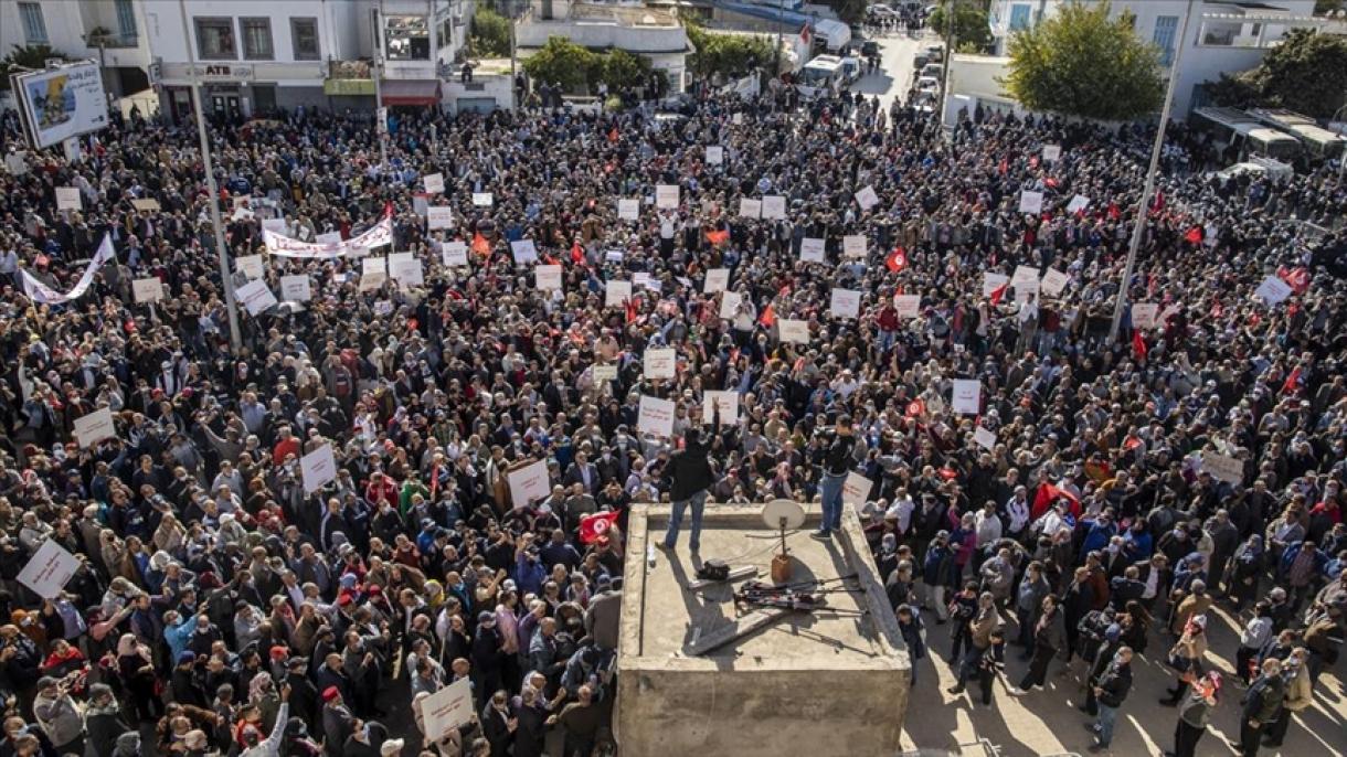 به اختیارات رئیس جمهوردر تونس اعتراضات مردم افزایش یافت