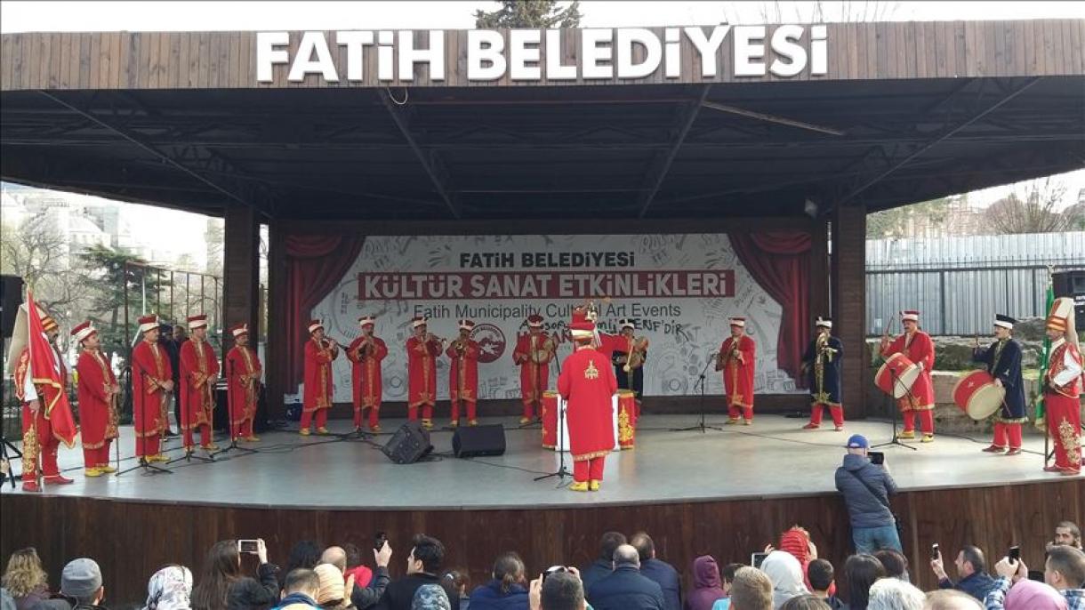 اجرای موزیکال ارتش عثمانی در میدان سلطان احمد استانبول