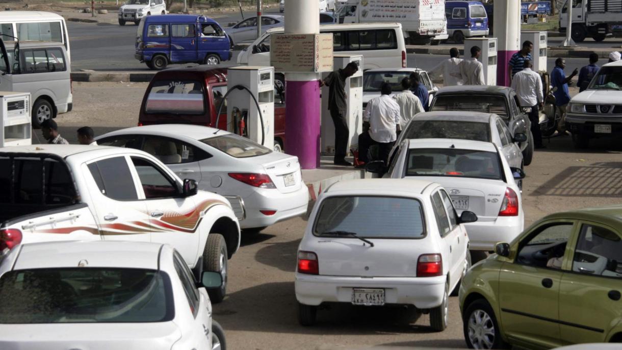Sudanda benzin qıtlığı artaraq davam edir