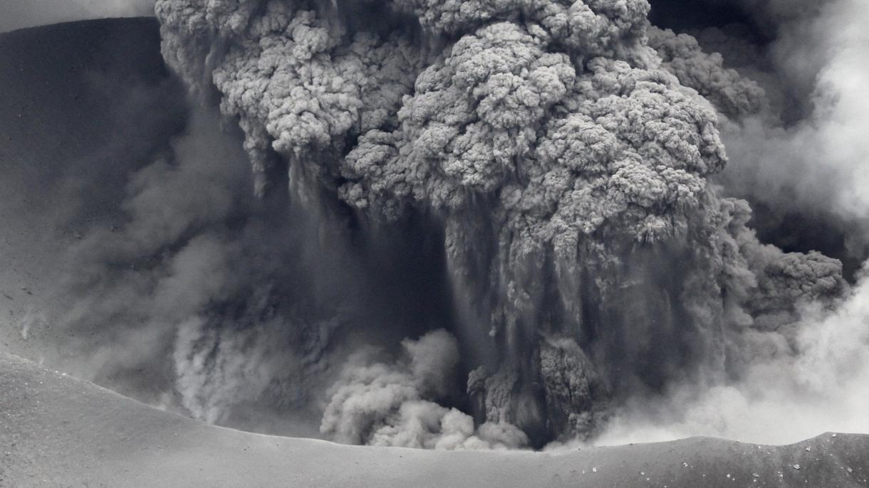 وقوع انفجارهای شدید در کوه آتش فشانی شینموه در ژاپن