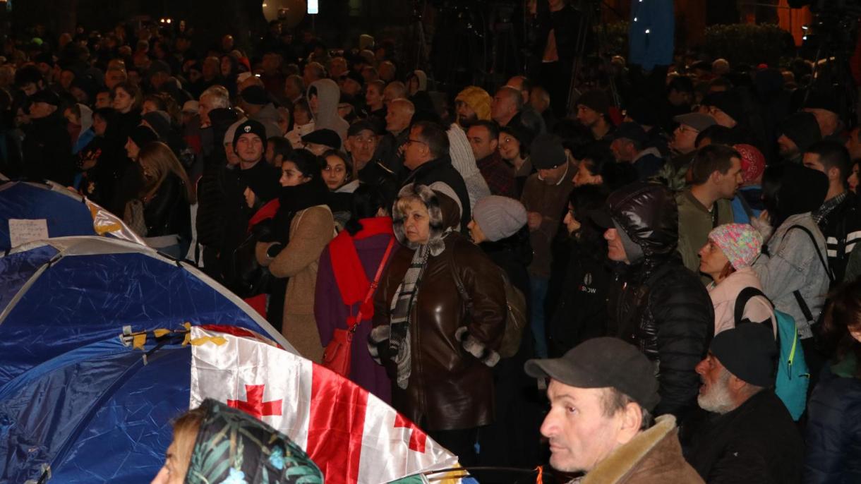 格鲁吉亚民众举行示威要求提前大选