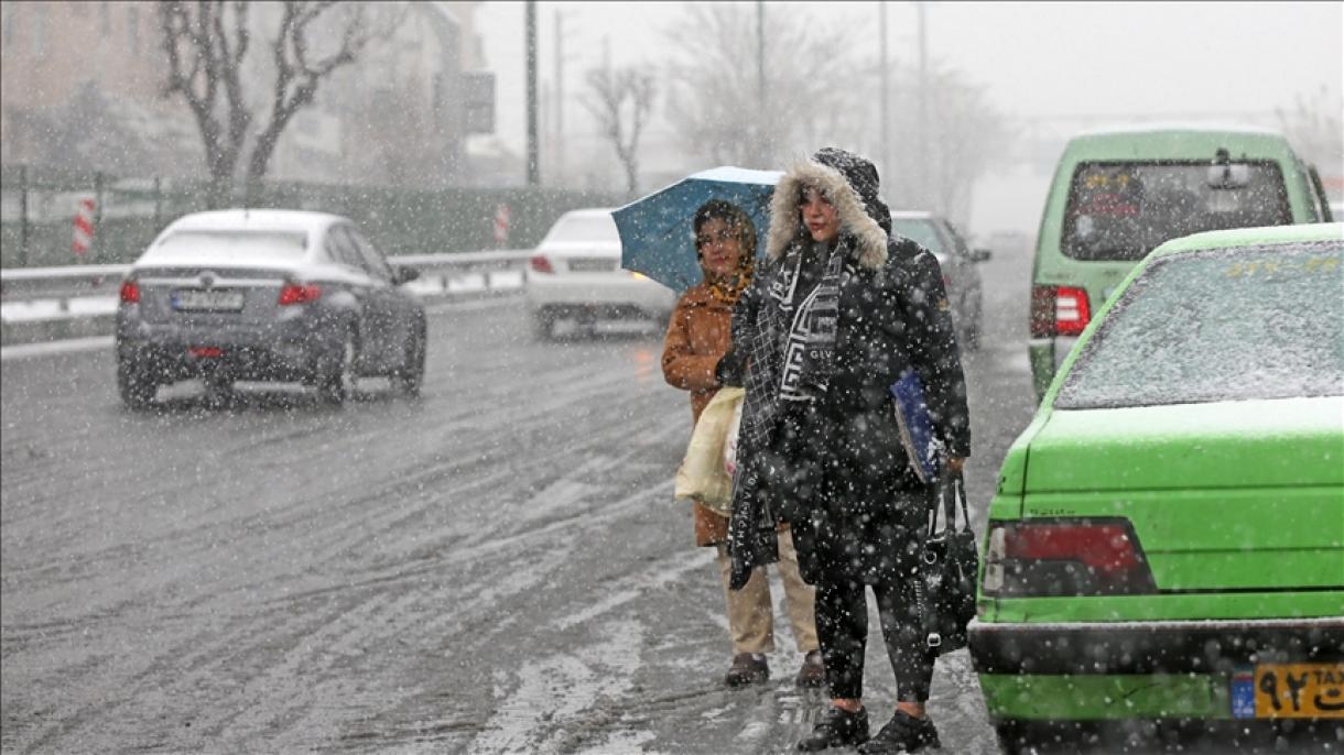ایران شدید سردی اور برفباری کی لپیٹ میں