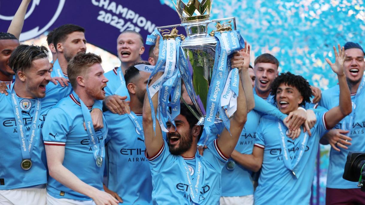 Manchester City țintește o "triplă"...