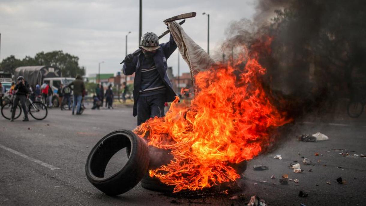 کولومبیا:مظاہرین اور پولیس میں جھڑپ۔8 افراد زخمی