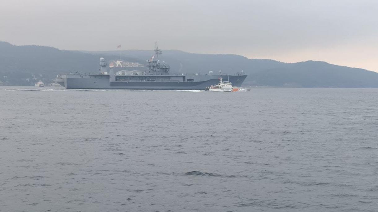 美国海军一艘战舰穿越达达尼尔海峡
