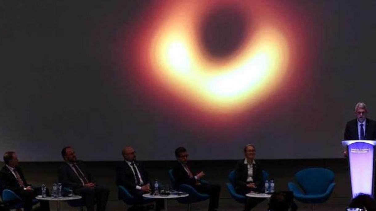 Premio Breakthrough 2020 al primo foto di buco nero