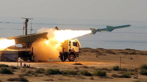 伊朗进行弹道导弹试验射程达2000公里
