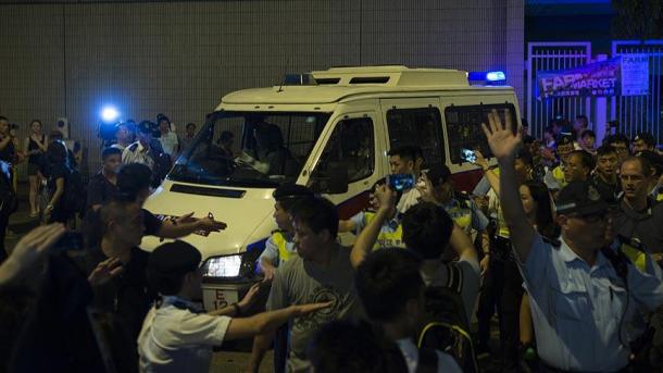 Robbanás rázta meg a sanghaji nemzetközi reptér csarnokát, sérültek
