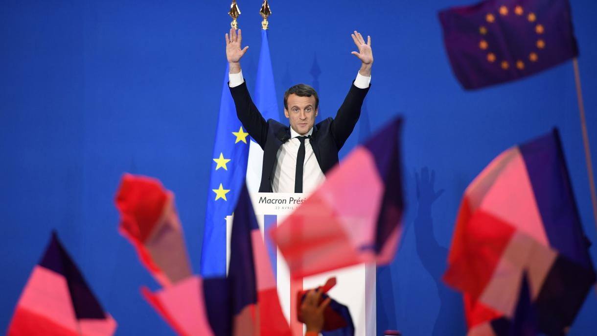 Presidenziali Francia in primo turno testa a testa Macron Le Pen