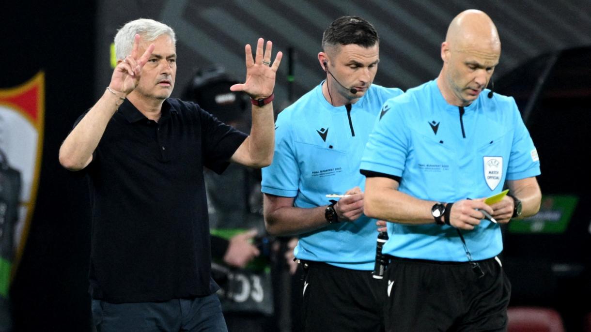 Mourinho castigado pela UEFA por comportamento inadequado