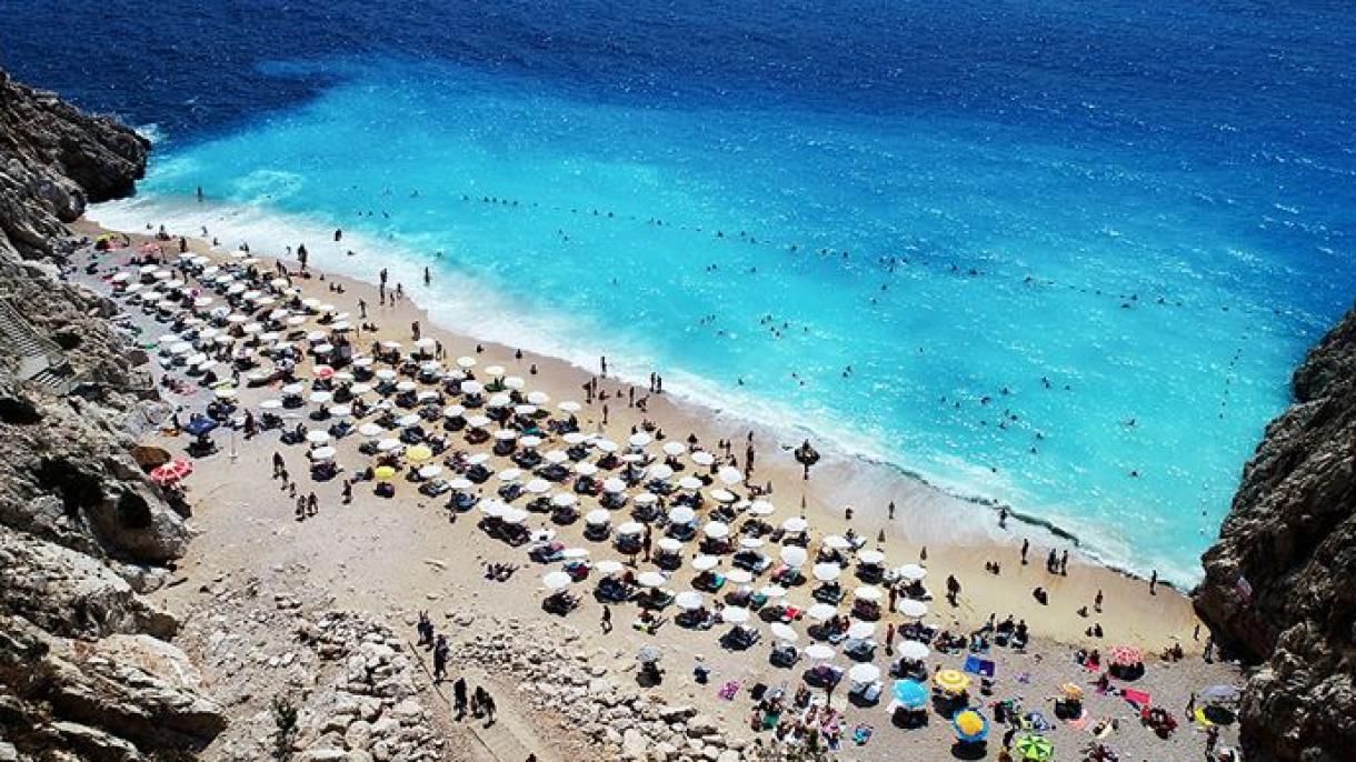 Antália, a cidade com as praias com bandeira mais azul do mundo