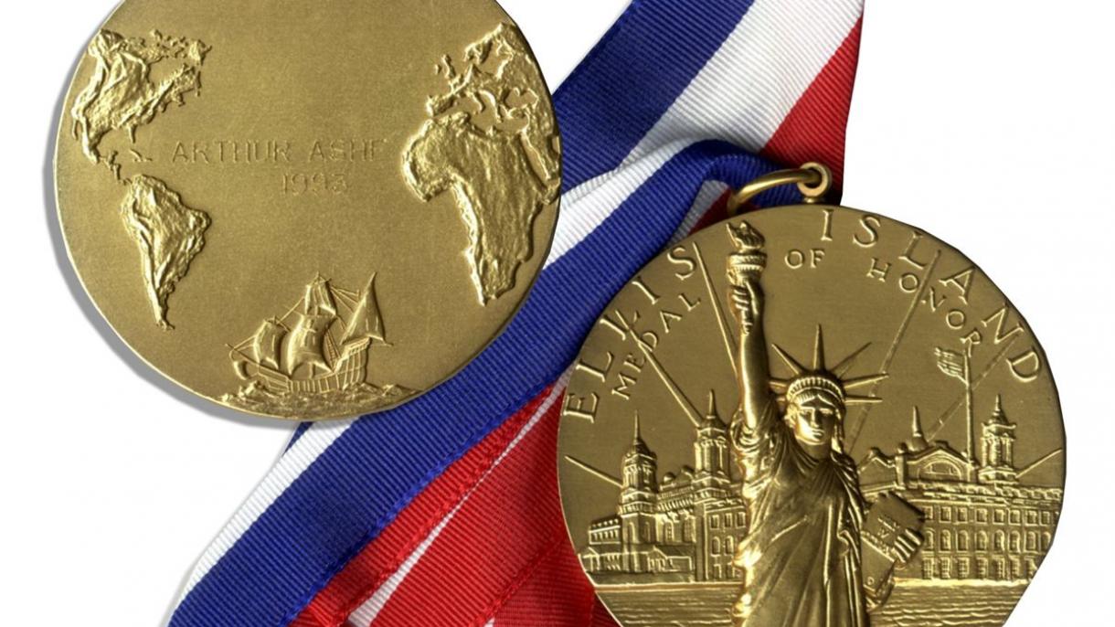 سه ترک موفق به دریافت مدال افتخار جزیره الیس در امریکا شدند