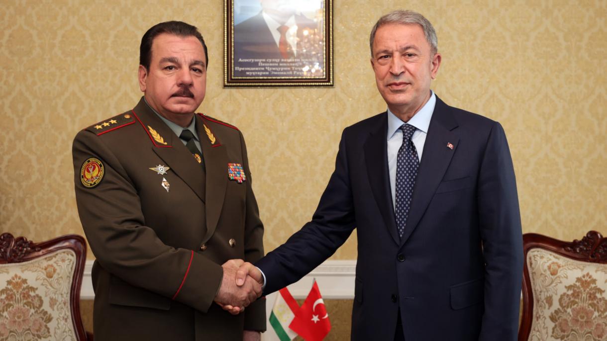 دیدار و گفت‌وگوی وزرای دفاع ترکیه و تاجیکستان