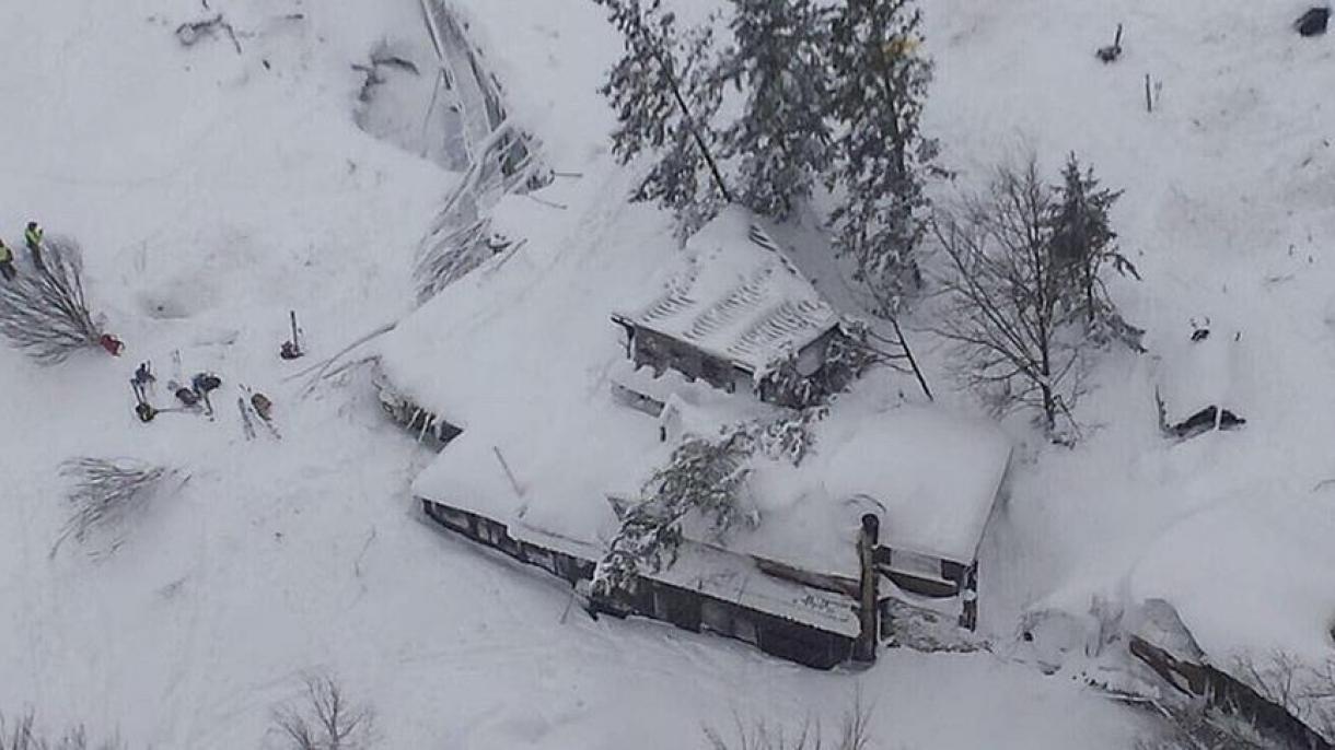 Dve žrtve snežnih padavina u Nemačkoj, otkazani letovi