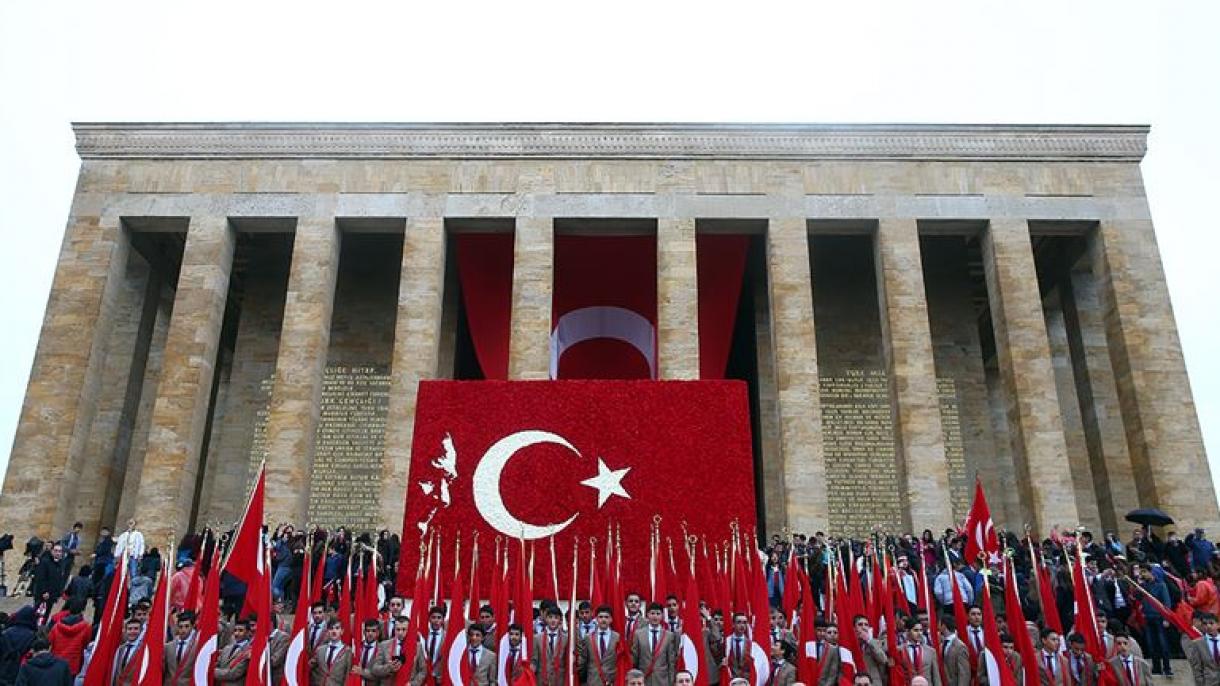 Se celebra con entusiasmo alto el 96º aniversario de la fundación de la República de Turquía
