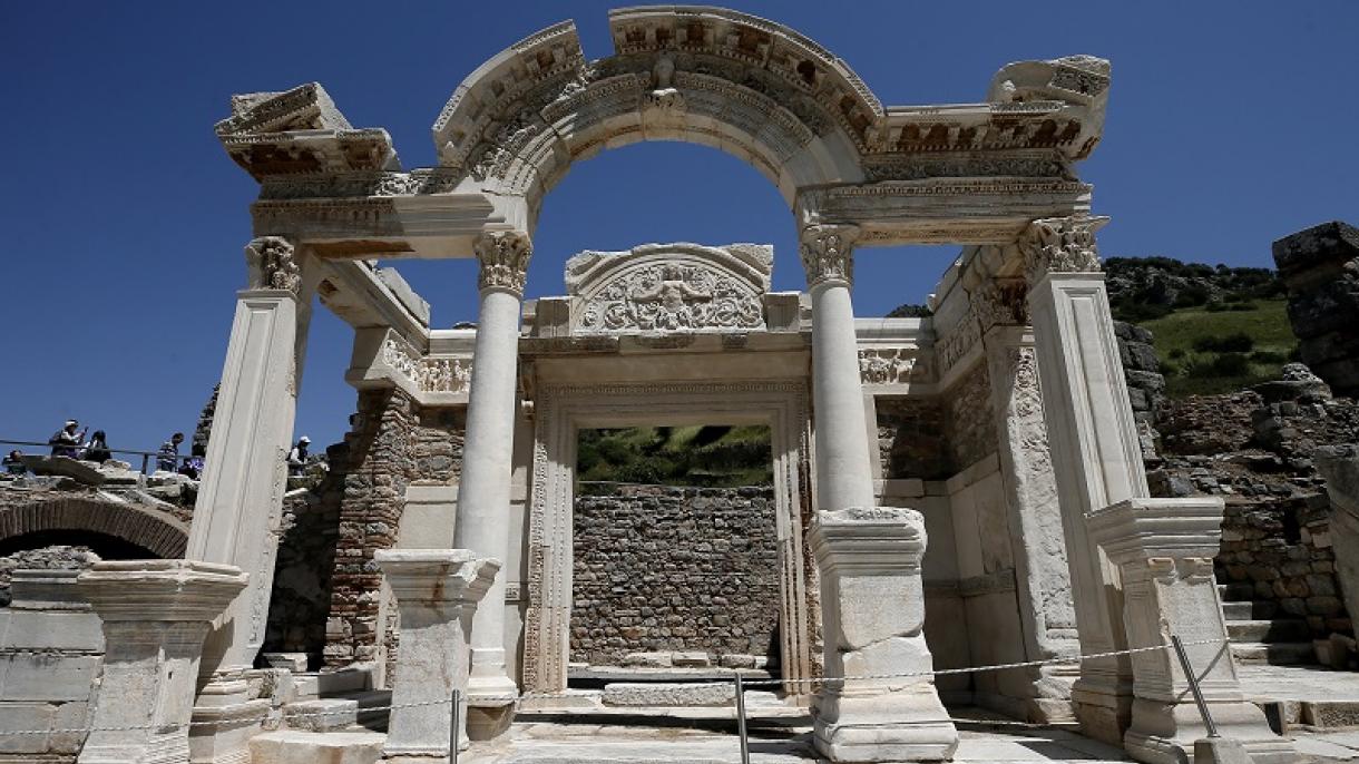 Éfeso, la fascinante ciudad antigua que les llevará a un viaje en el tiempo