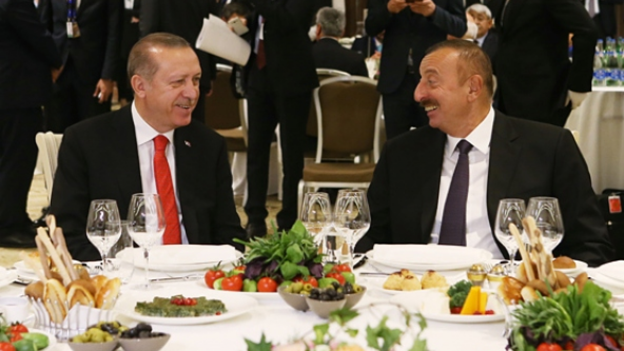 Prezident Erdogan Ilham Aliýew tarapyndan hormatyna berlen agşam naharyna gatnaşdy