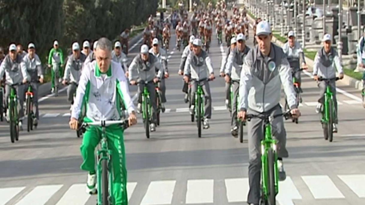 Türkmenistanda Saglyk Üçin Müňlerçe Adam Pedal Aýlady