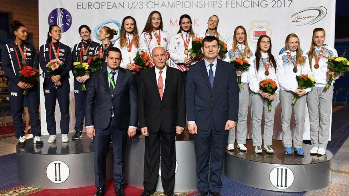 La espalda femenina turca se proclama campeón de Europa
