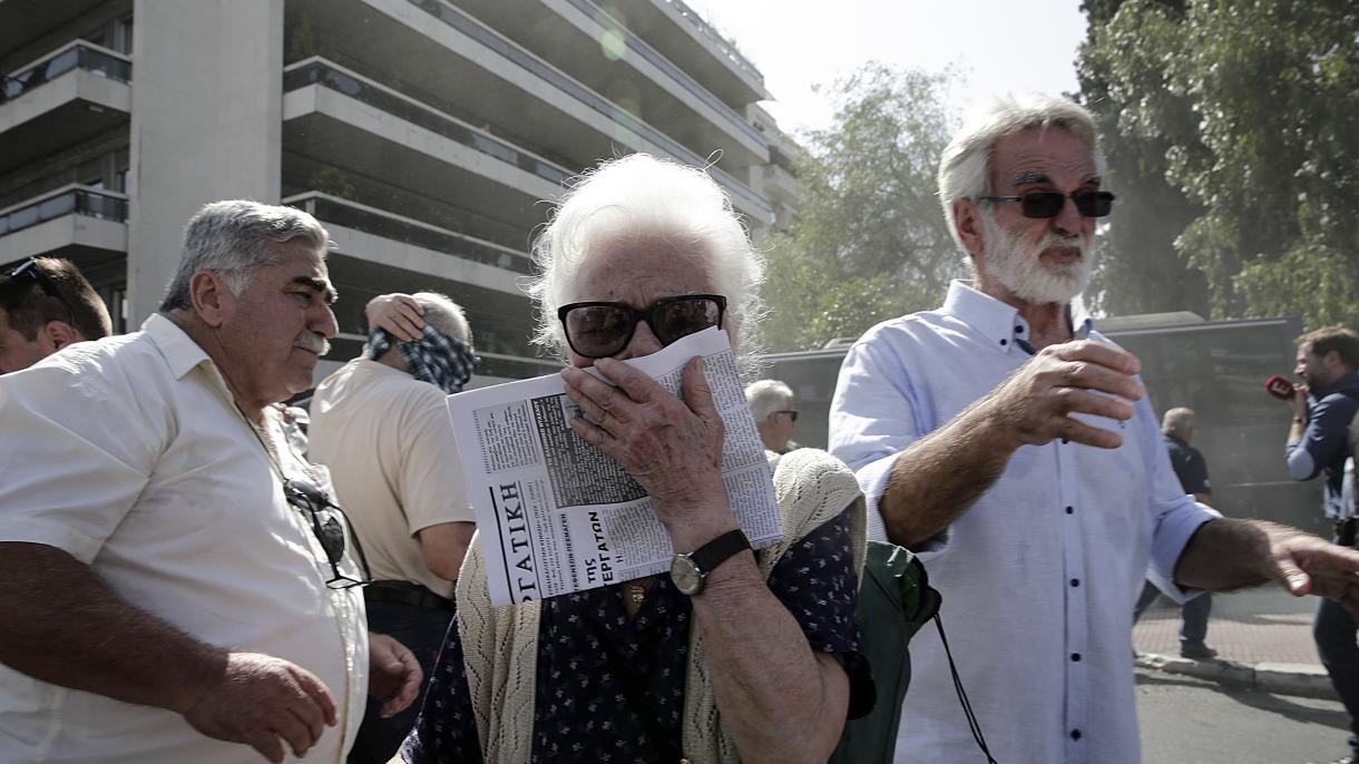 yunanistan emekliler protesto müdahale1.jpg