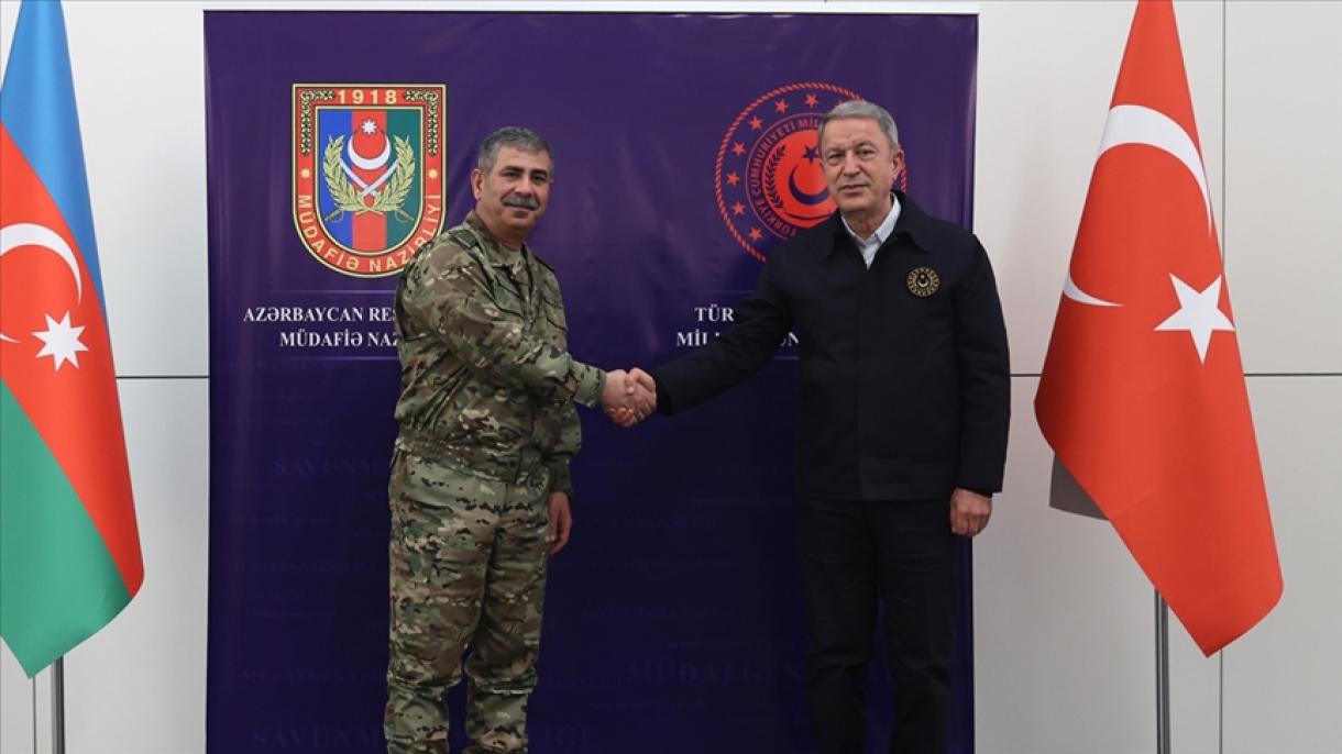 Akar y Hasanov evaluaron la tensión en la frontera con Armenia