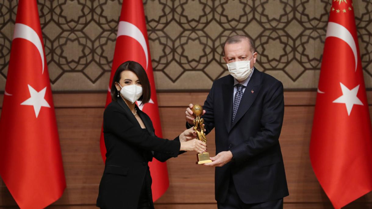 أردوُغان رادیو تلویزیون ژورنالیستلاری جمغیتی نینگ بایراق قوُوشوریلیش داباراسینا قاتناشدی