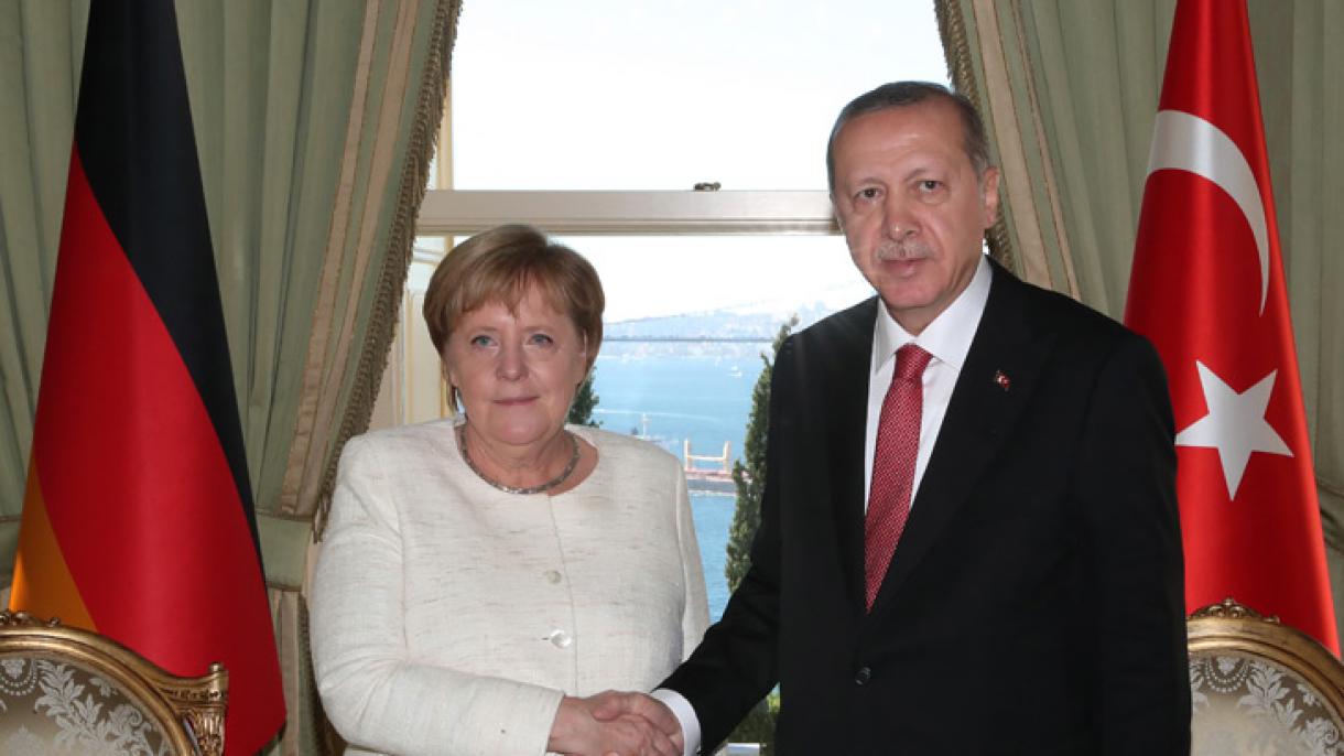 Közös nyilatkozat az isztambuli négyes csúcstalálkozó után