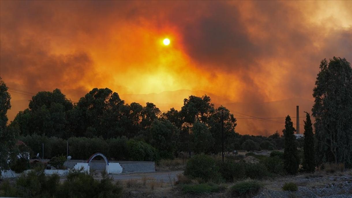 Grecia continúa luchando contra unos incendios forestales