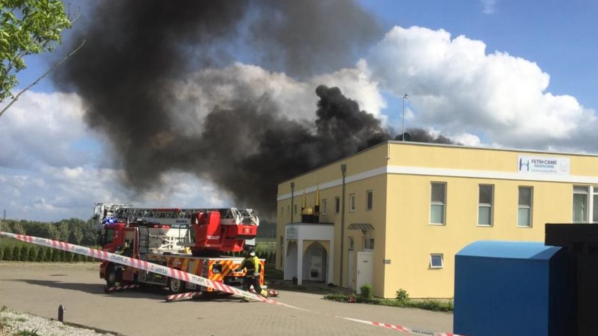 丹麦首都法提赫清真寺起火