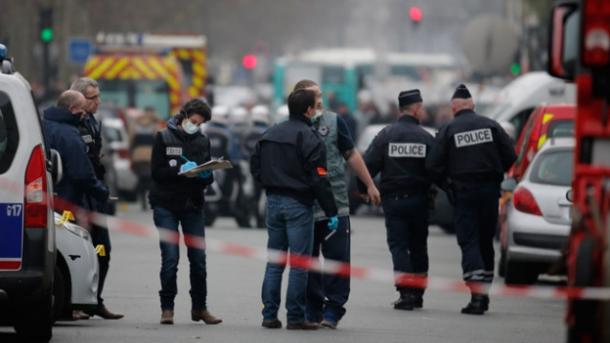 فرانس: چاقو سے حملہ، ایک پولیس اہلکار سمیت 6 افراد زخمی