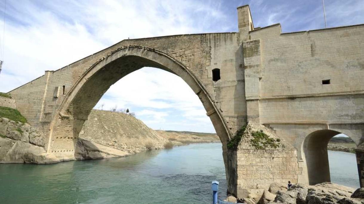 Los puentes de Turquía no sólo unifican las riberas, sino también las épocas