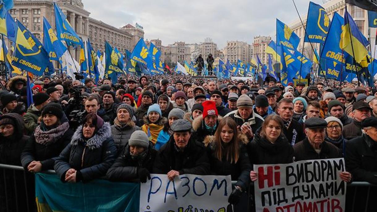 Los ucranianos realizan manifestaciones “Líneas rojas para Zelenski” en Kíev