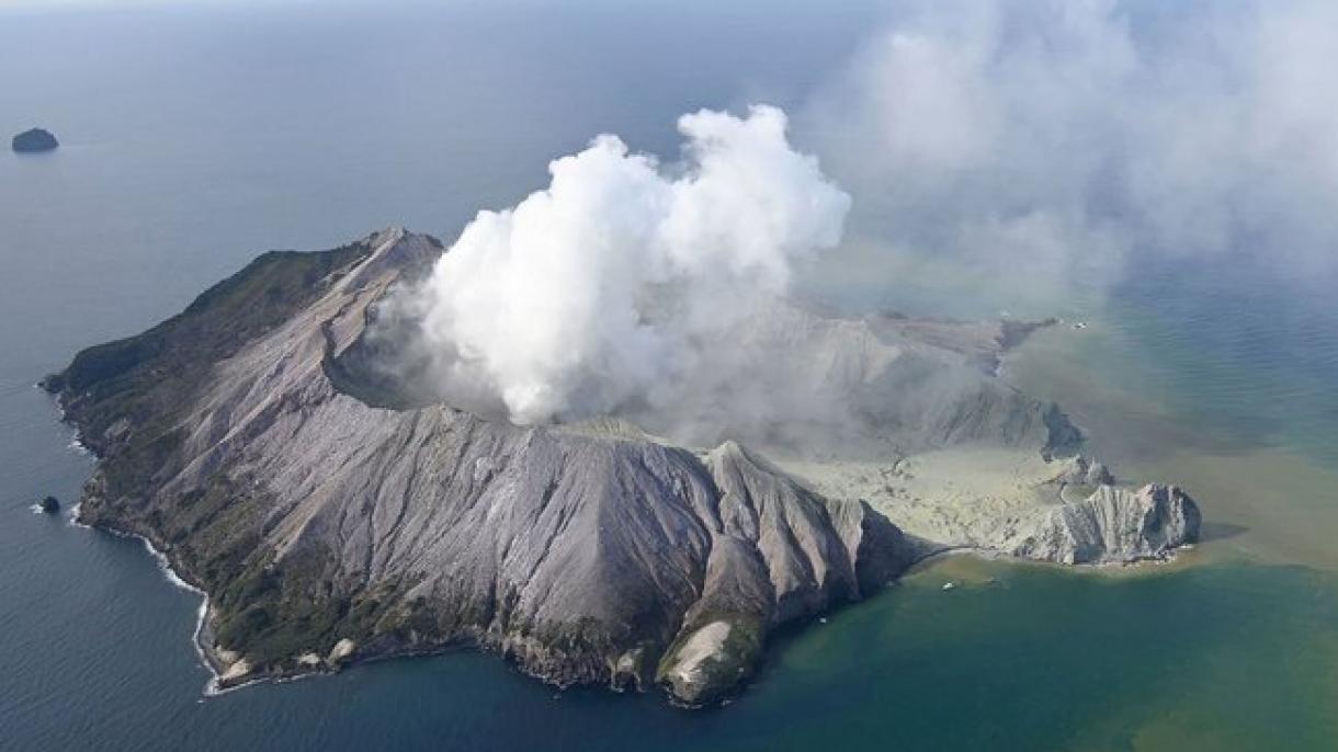 Már nyolc halálos áldozata van az új-zélandi vulkánkitörésnek