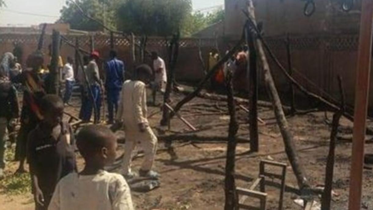 尼日尔一所学校发生大火25人死亡