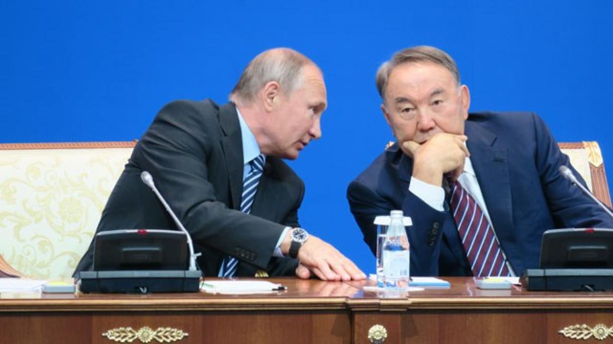 Nazarbayev Putin belän telefonnan söyläşkän