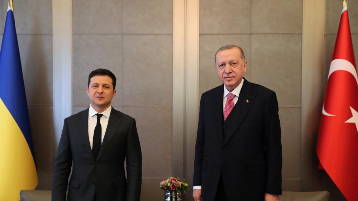 Ердоган обсъди със Зеленски възможността за среща с Путин в Истанбул...