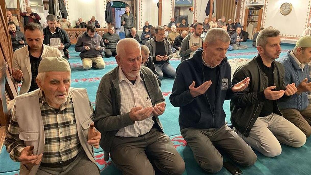 خواندن دعا در مساجد ترکیه برای حمایت از مردم فلسطین