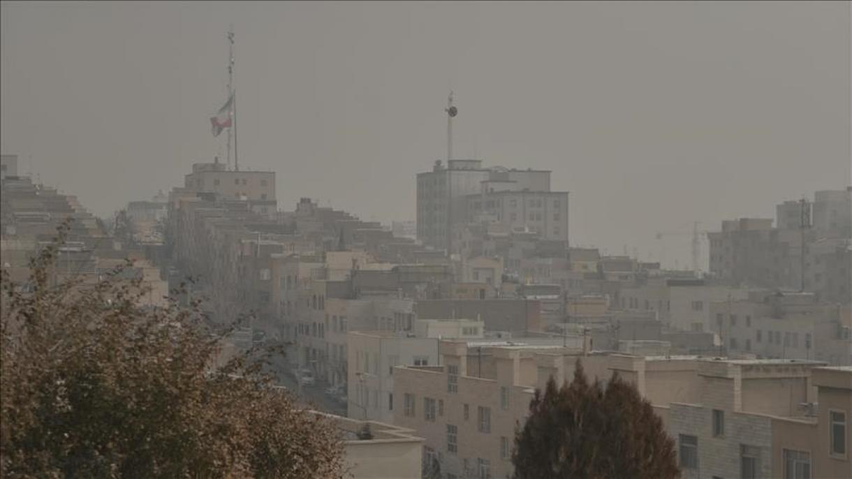 شاخص کیفیت هوا در تهران بالاتر از 150 و "ناسالم" برای تمام گروه‌ها