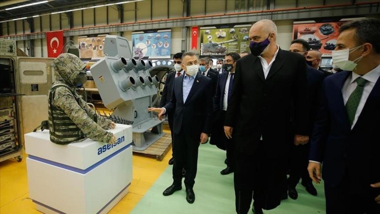 Primeiro-ministro albanês elogia o avanço da indústria militar turca