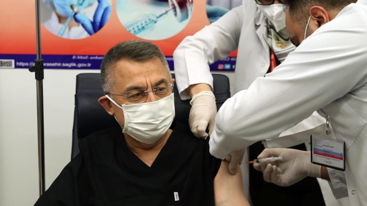 土耳其副总统奥克塔伊接种中国新冠疫苗