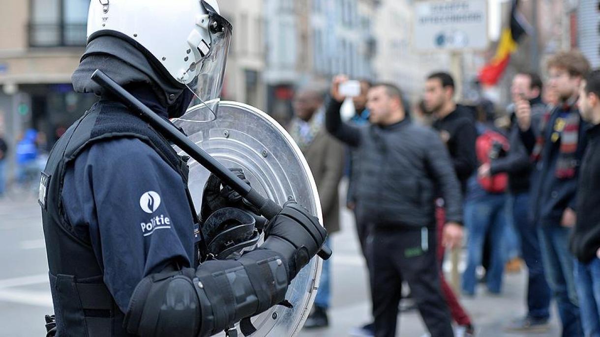 Францияда расизм үчүн 6 полициячы соттолду