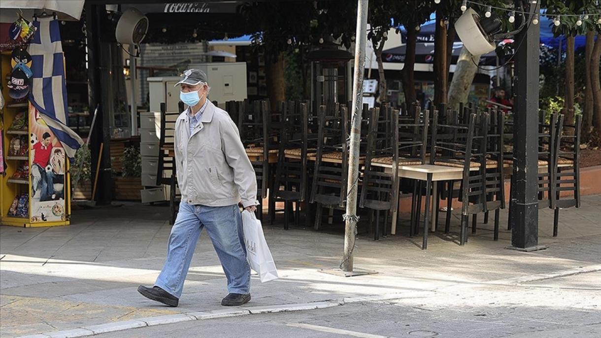 Ciudadanos griegos no vacunados y mayores de 60 años de edad pagarán 100 euros al mes