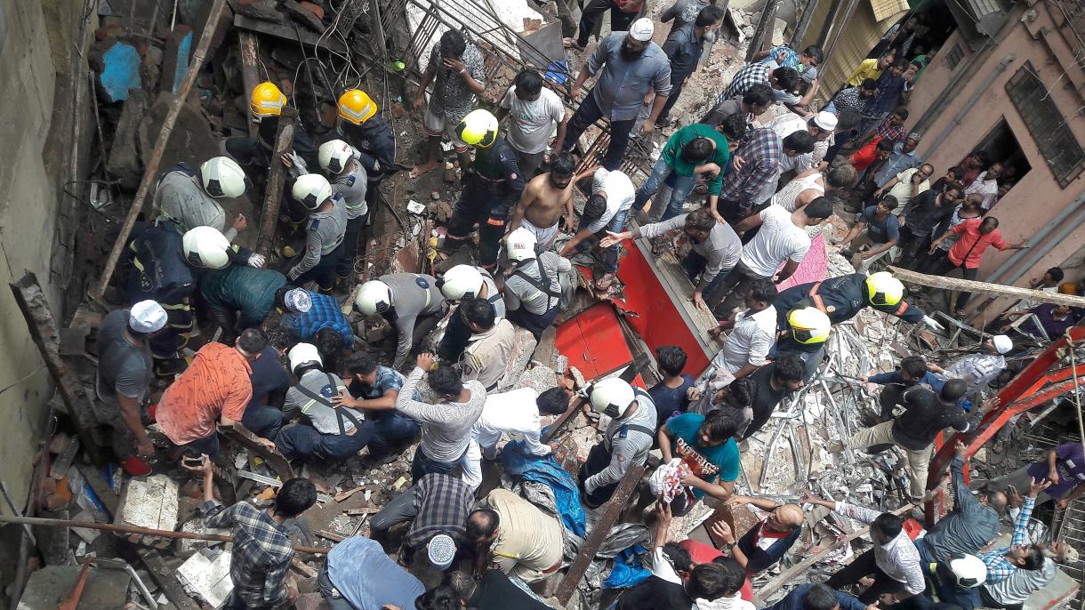 ممبئی میں  4 منزلہ عمارت گر گئی،40 سے زائد افراد ملبے تلے دب گئے