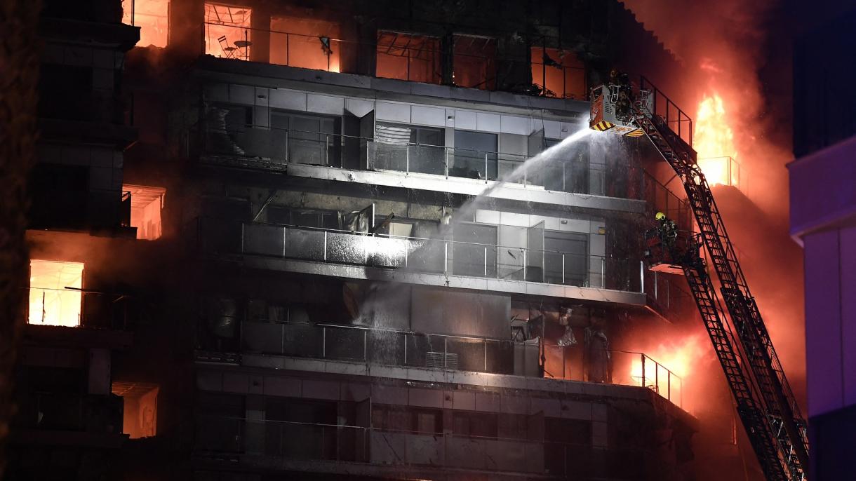 Incendiu masiv în Valencia. 4 morți și zeci de răniți