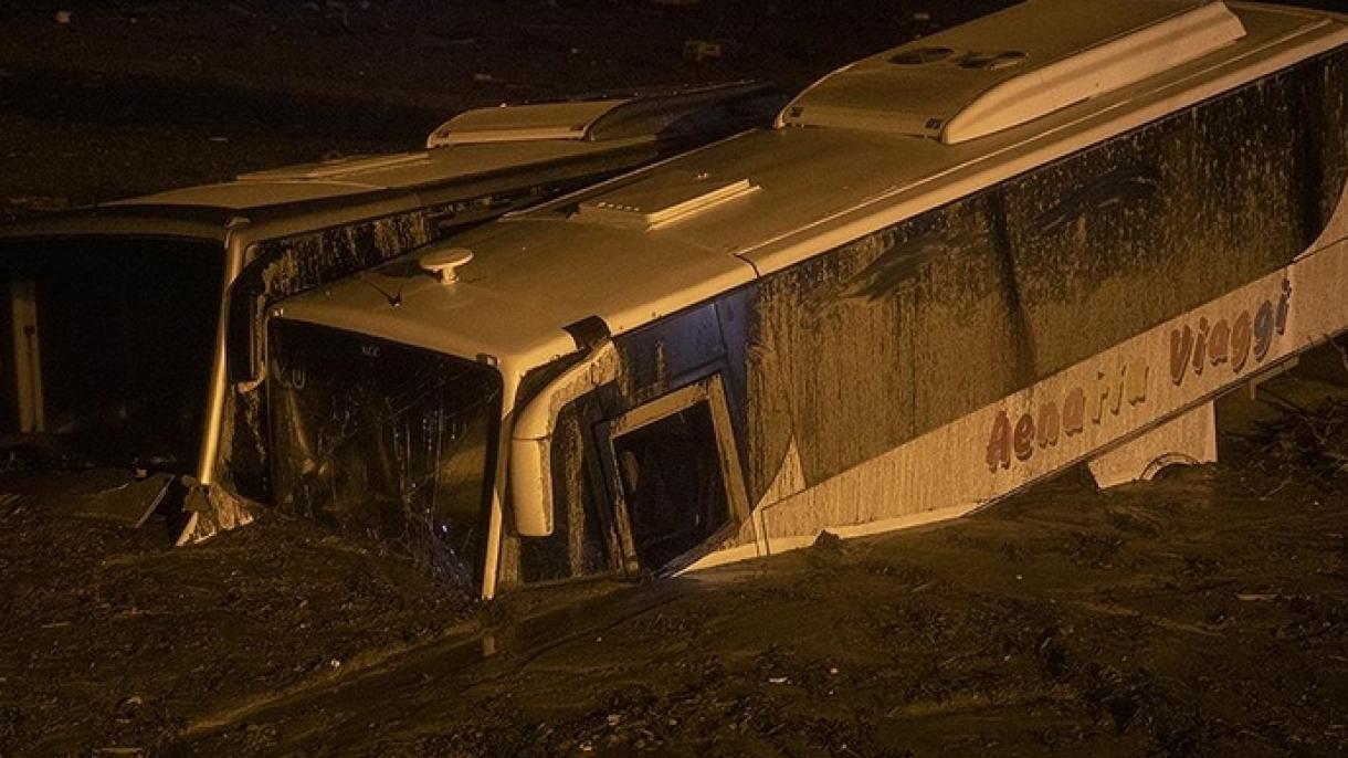 8 کشته و 4 مفقود در لغزش زمین در ایتالیا
