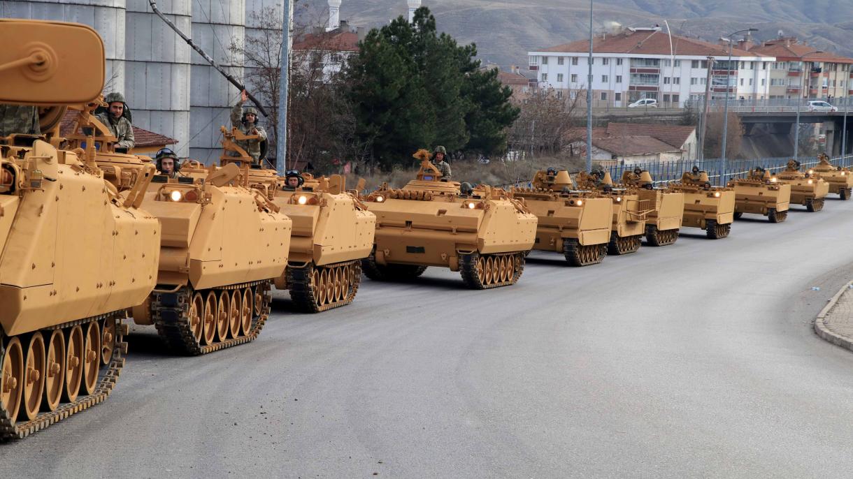 Турция продължава да изпраща военна техника по границата със Сирия