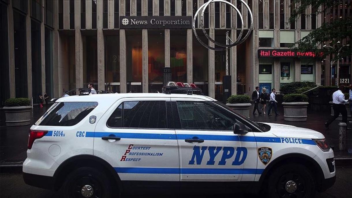 Полицията в Ню Йорк неутрализира въоръжена жена блъскайки я с автомобил...