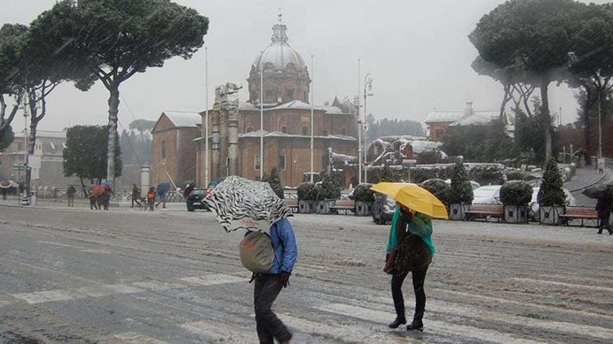 欧州に早くも冬到来 各地で積雪