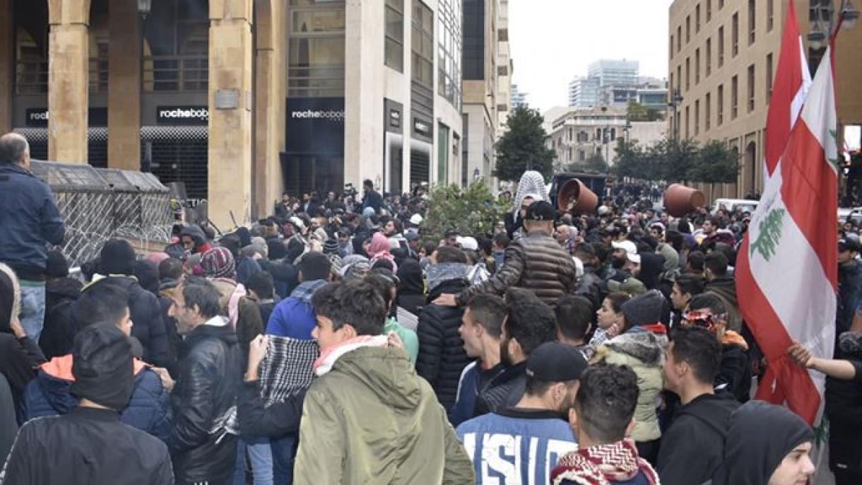 No Líbano, os protestos contra o fechamento se transformaram em eventos de violência