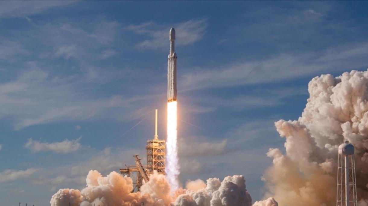 SpaceXтин Falcon 9 ракетасы менен космоско жиберген космонавттар